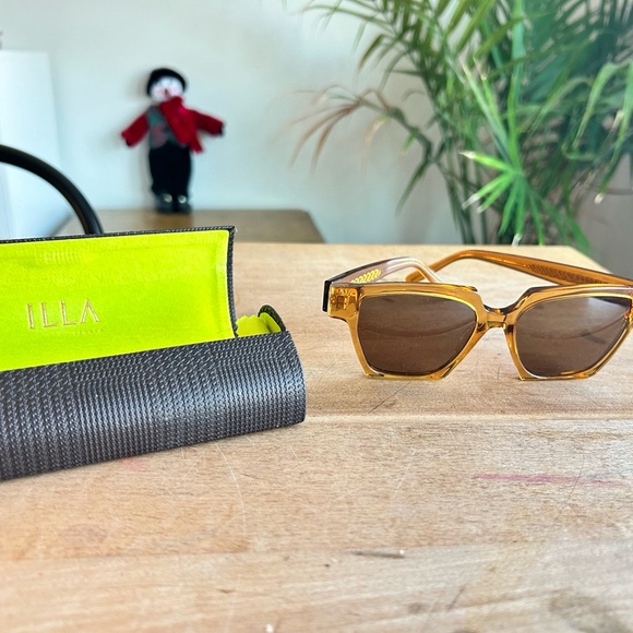 Illa Polarized Glasses - Picture 1 of 2